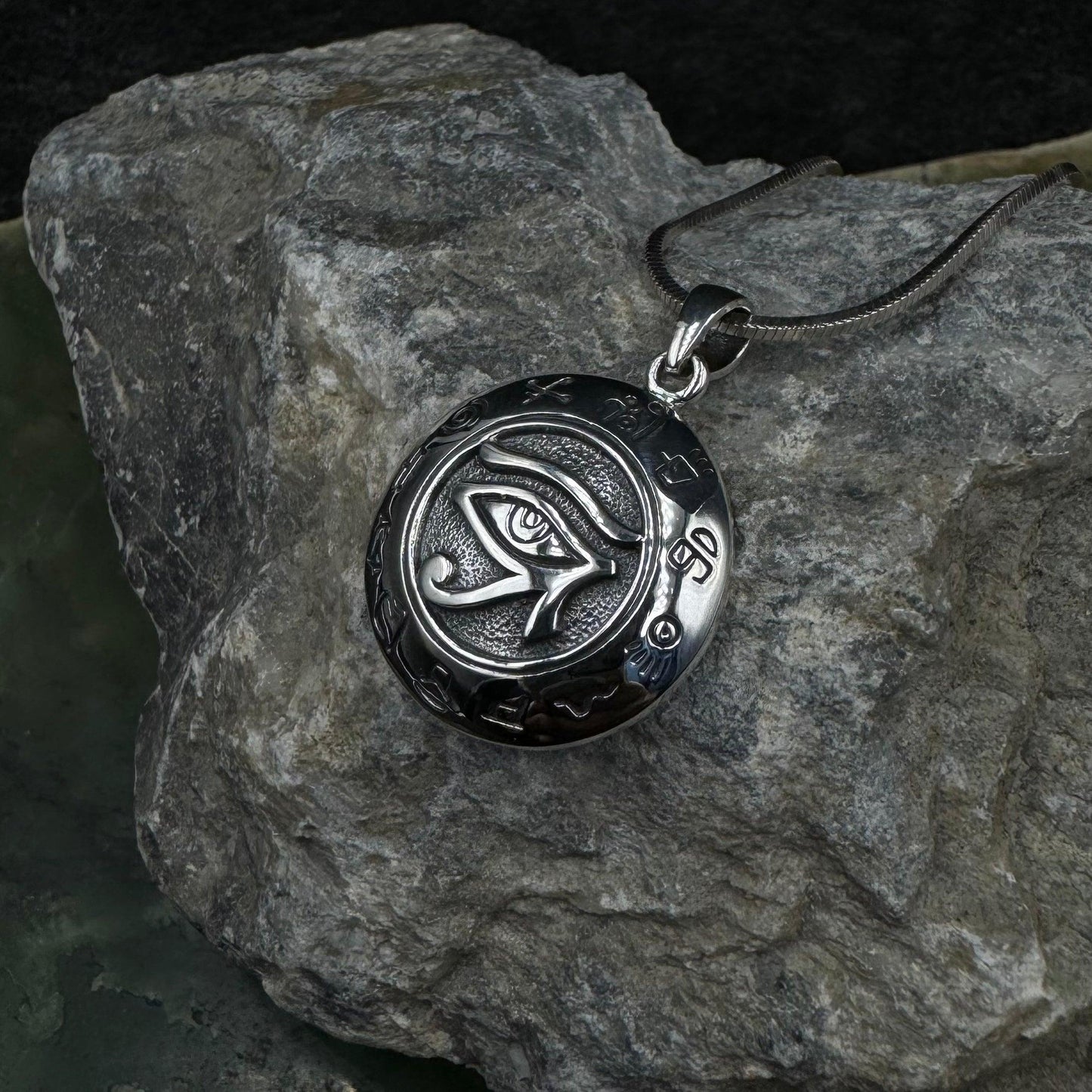 Symbol of Healing and Protection - the Eye of Horus Pendant TP1584