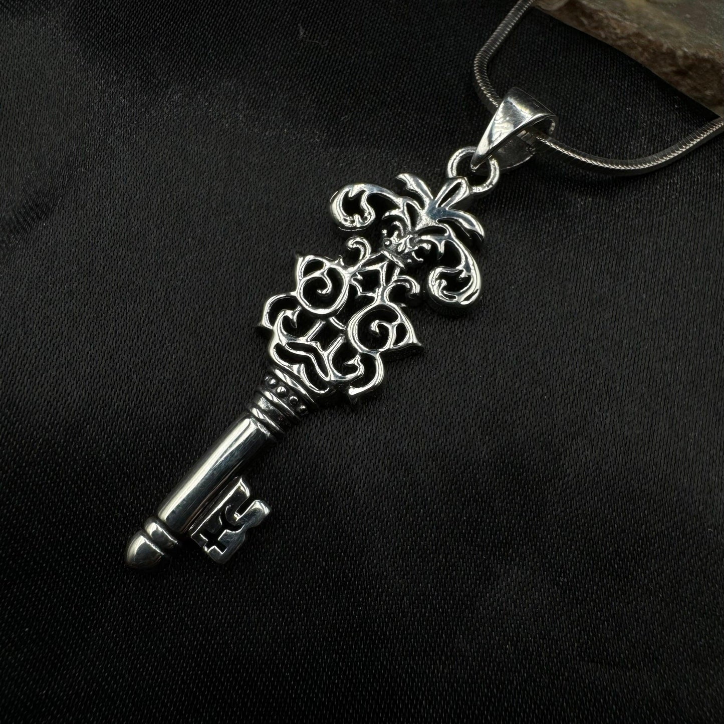 Key of Knowledge Silver Celtic Pendant TPD487